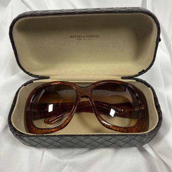 Bottega Veneta Brown Cat-Eye Sunglasses - Picture 4 of 4